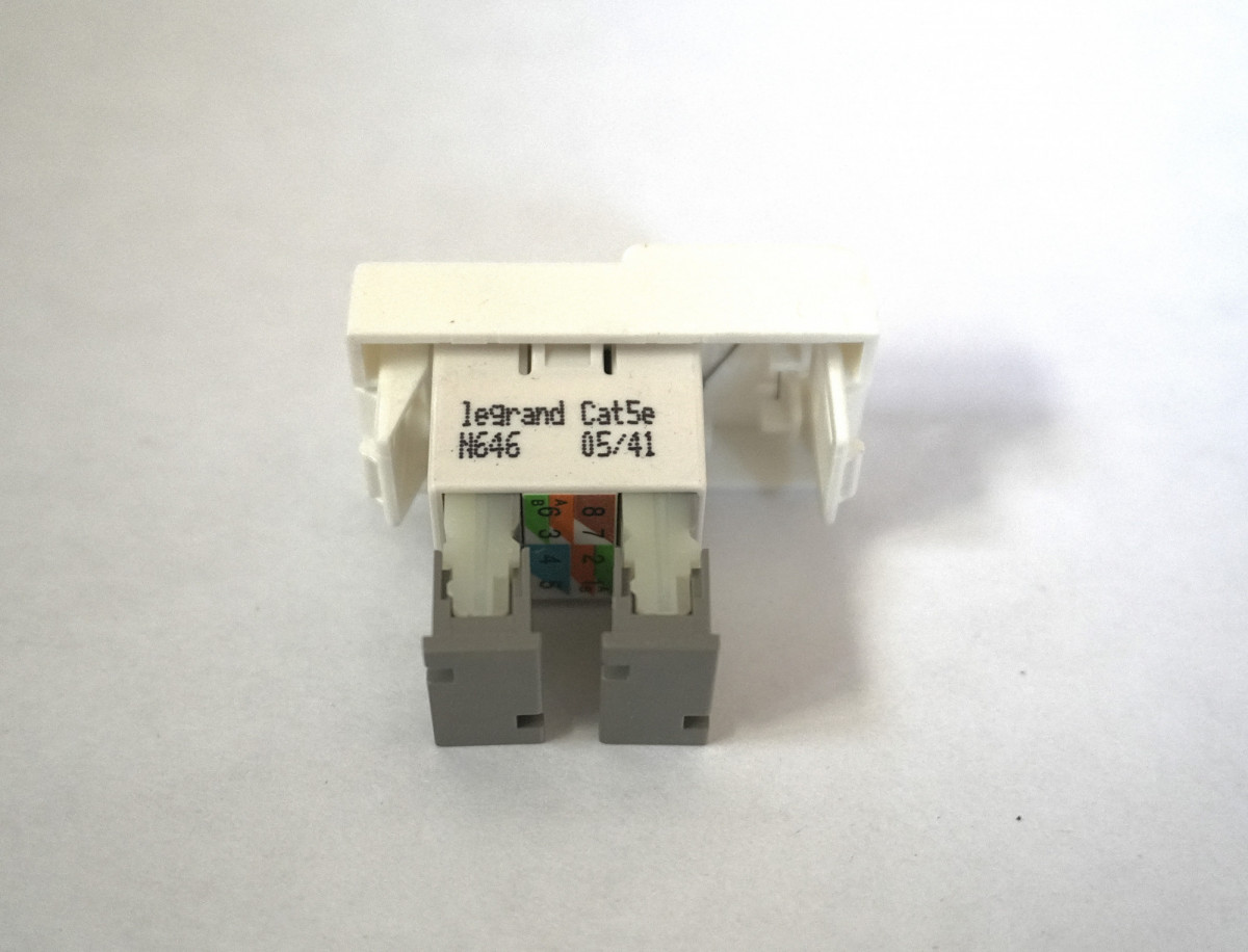 Розетка компьютерная RJ-45 8Р8С одномодульная категории 5е, М45 Legrand Розетка компьютерная RJ-45 8Р8С одномодульная категории 5е, М45 Legrand